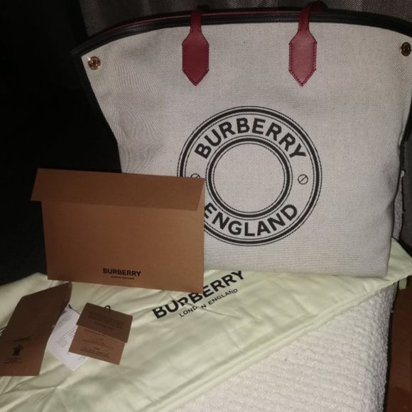 Burberry Large Logo Graphic Cotton Canvas Society Tote (Black) - Picture 5 of 10